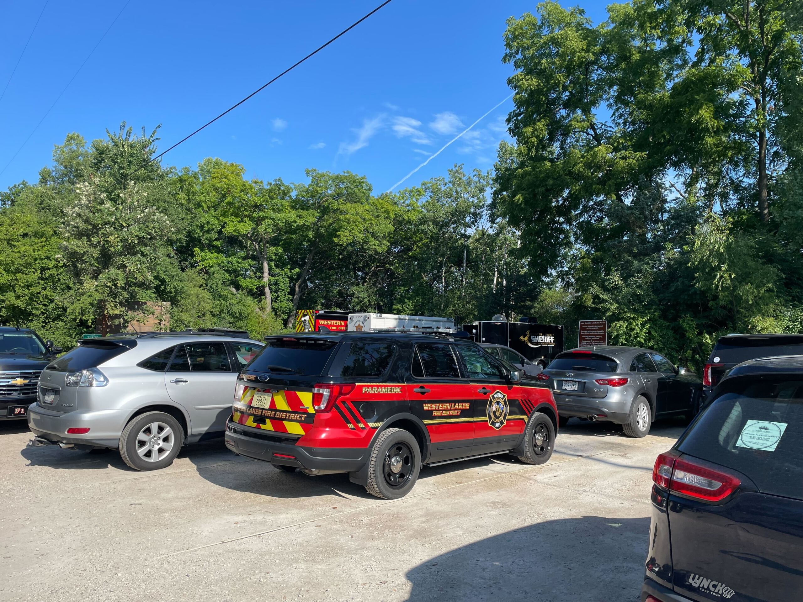 Man missing after kayak flips on Nemahbin Lake in Summit, two kids rescued