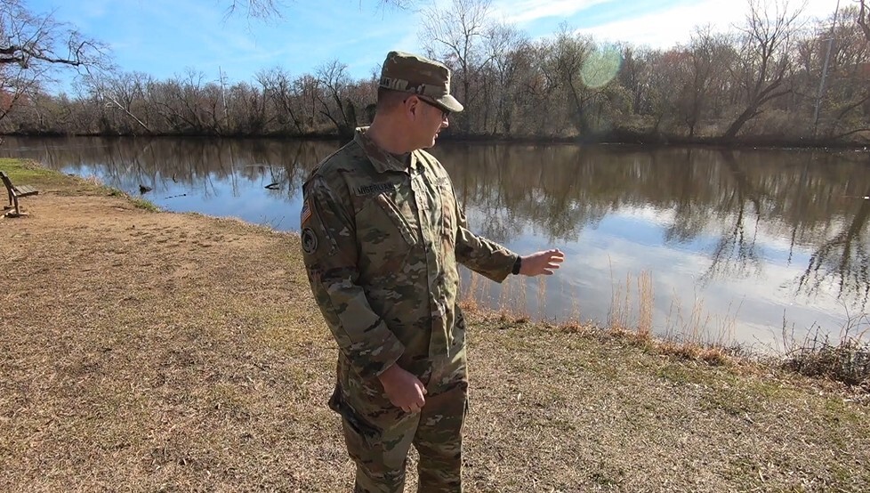 Veteran thanks soldier 03.jpg