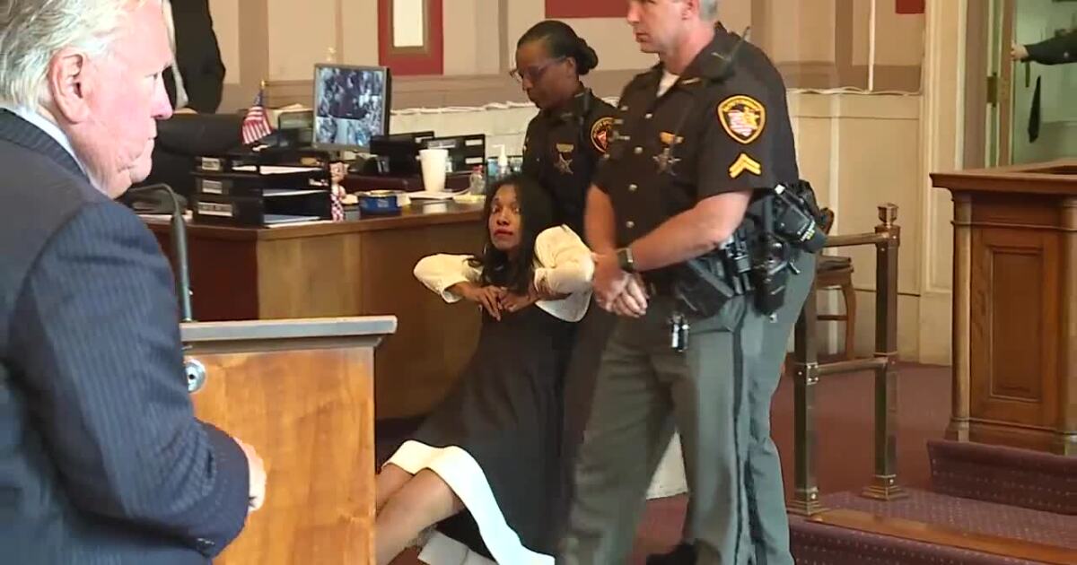 Ex judge Tracie Hunter dragged from courtroom to jail