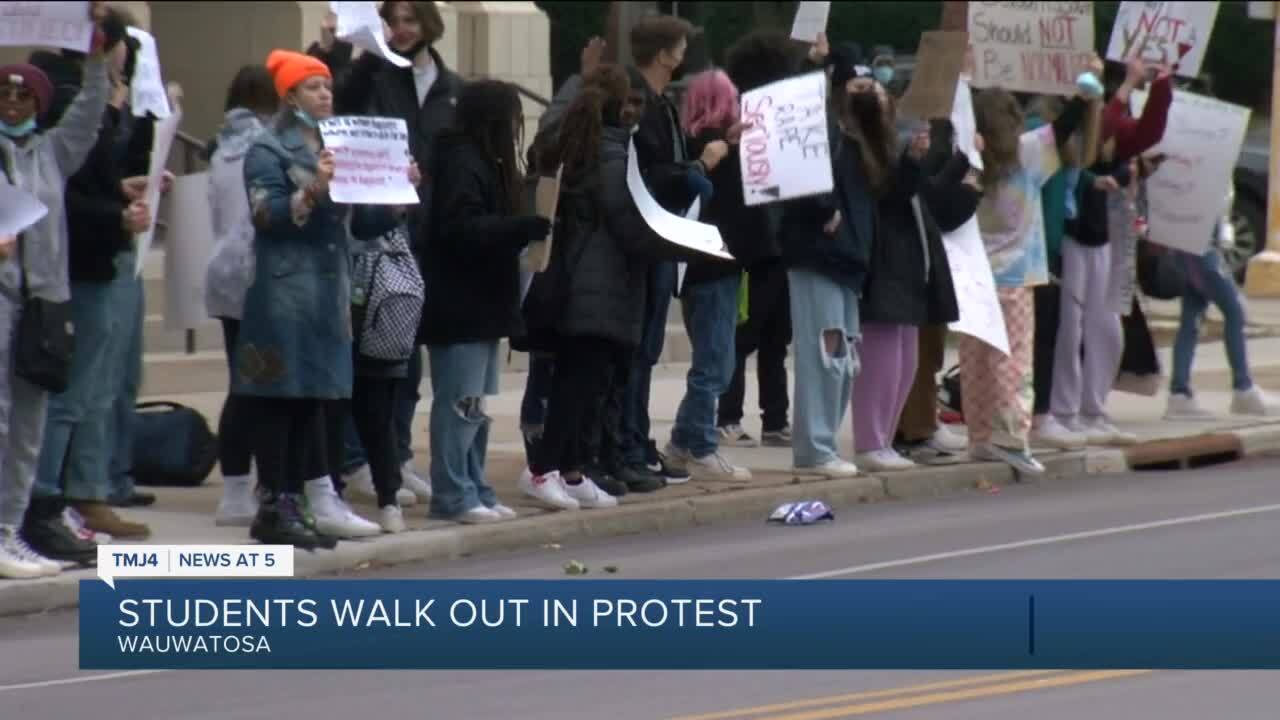 Tosa teens protest