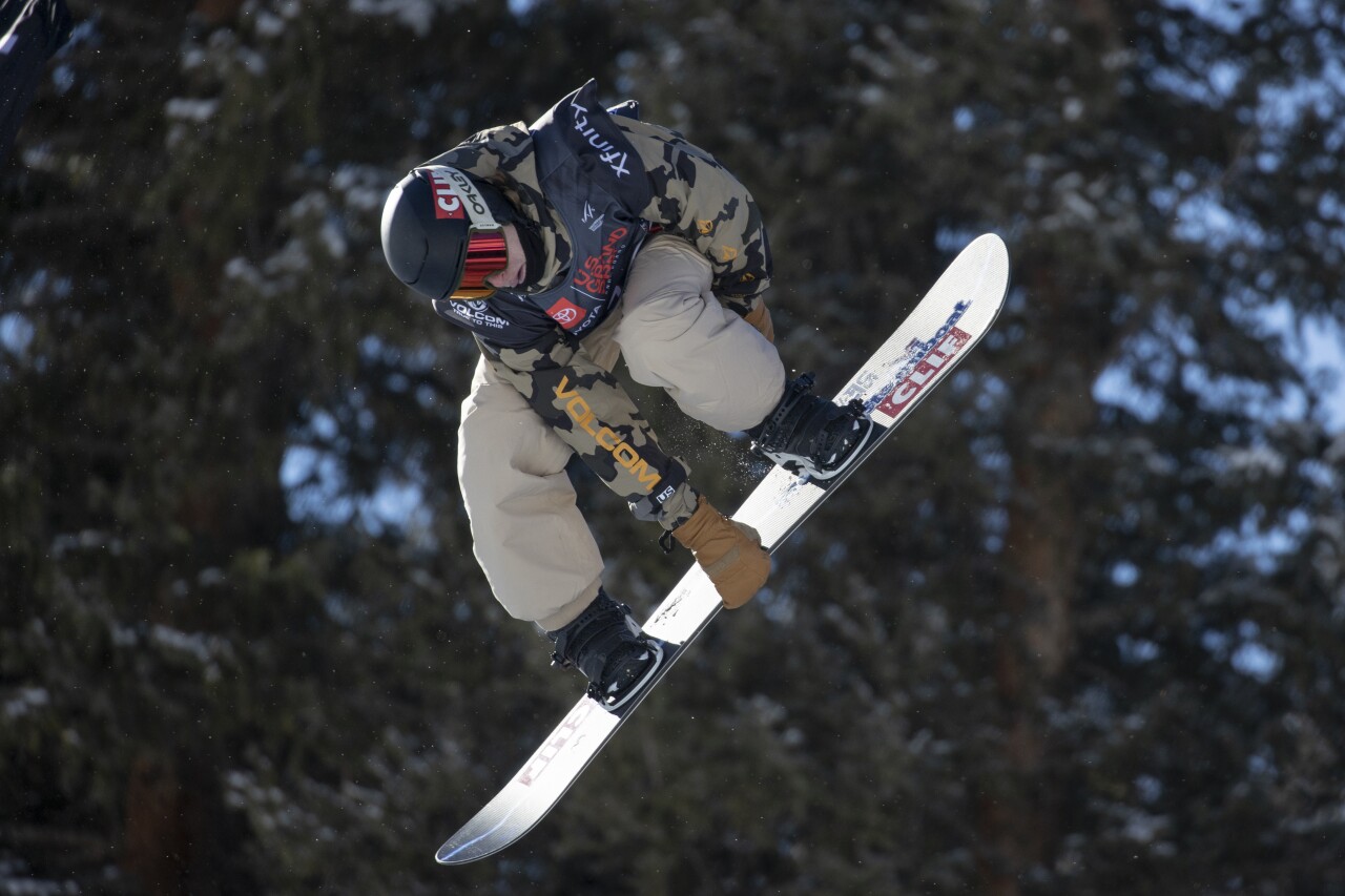 Taylor Gold_snowboarding.jpg