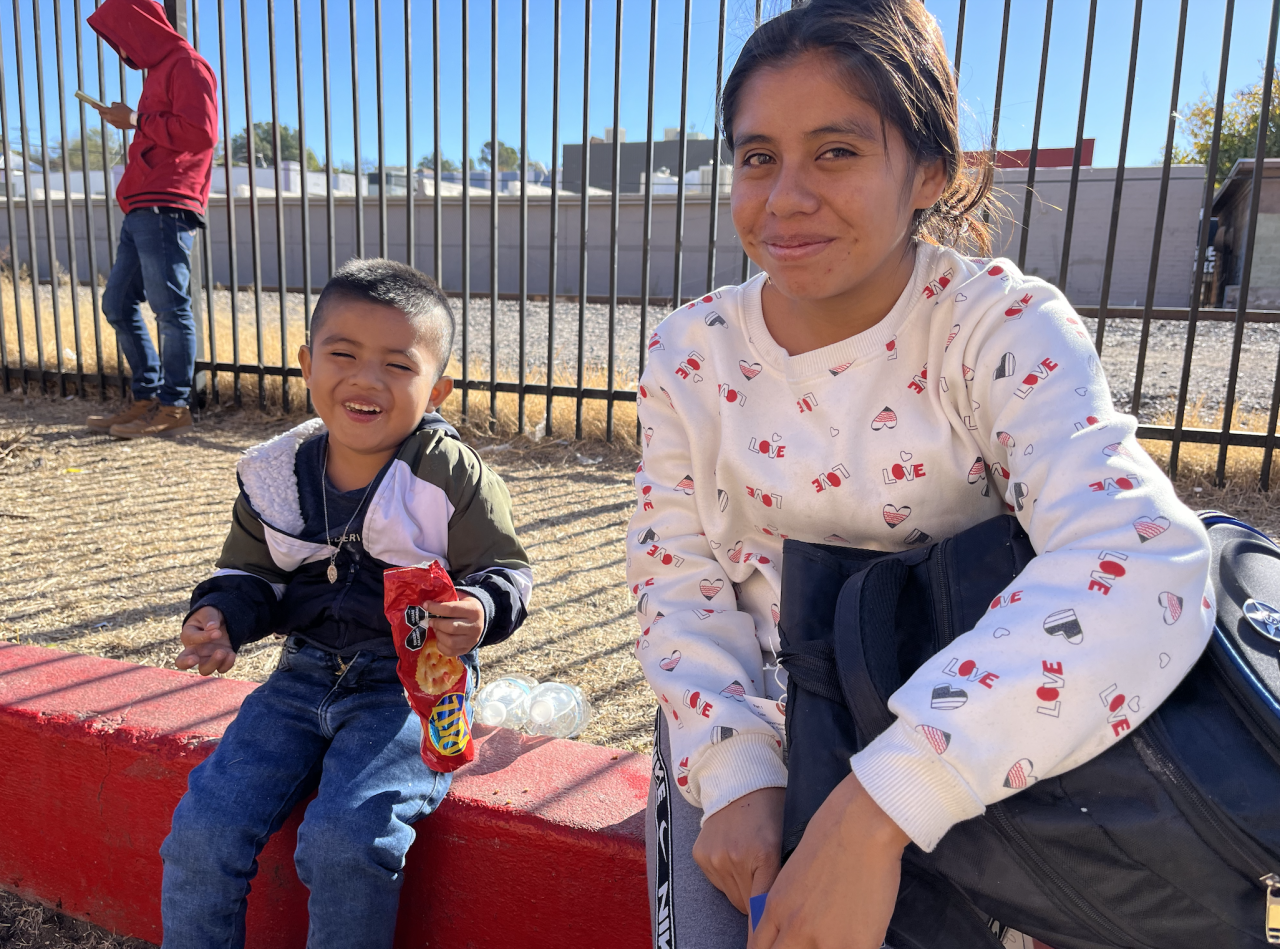 migrant mom in Nogales