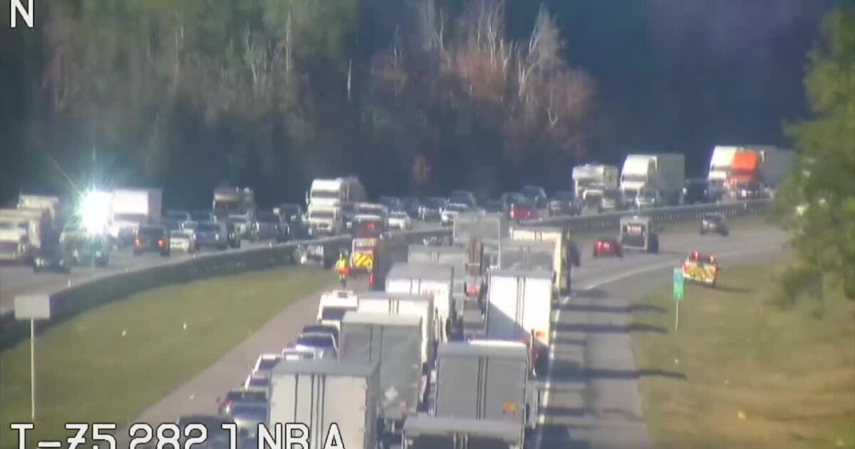 Lanes closed after crash with injuries on I-75 southbound in Pasco ...
