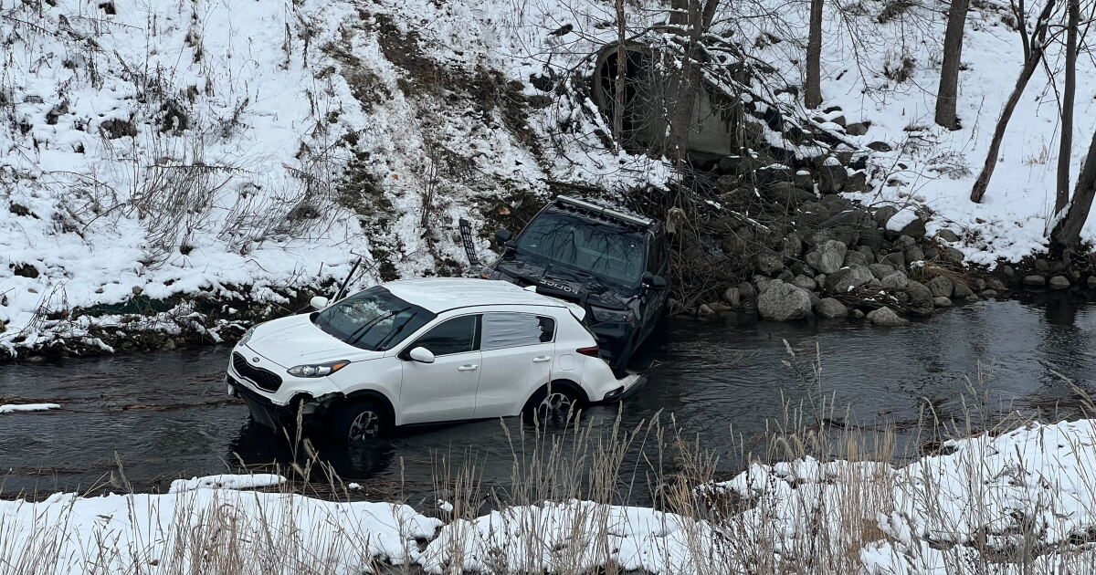 Kia, Milwaukee police squad car end up in Lincoln Creek