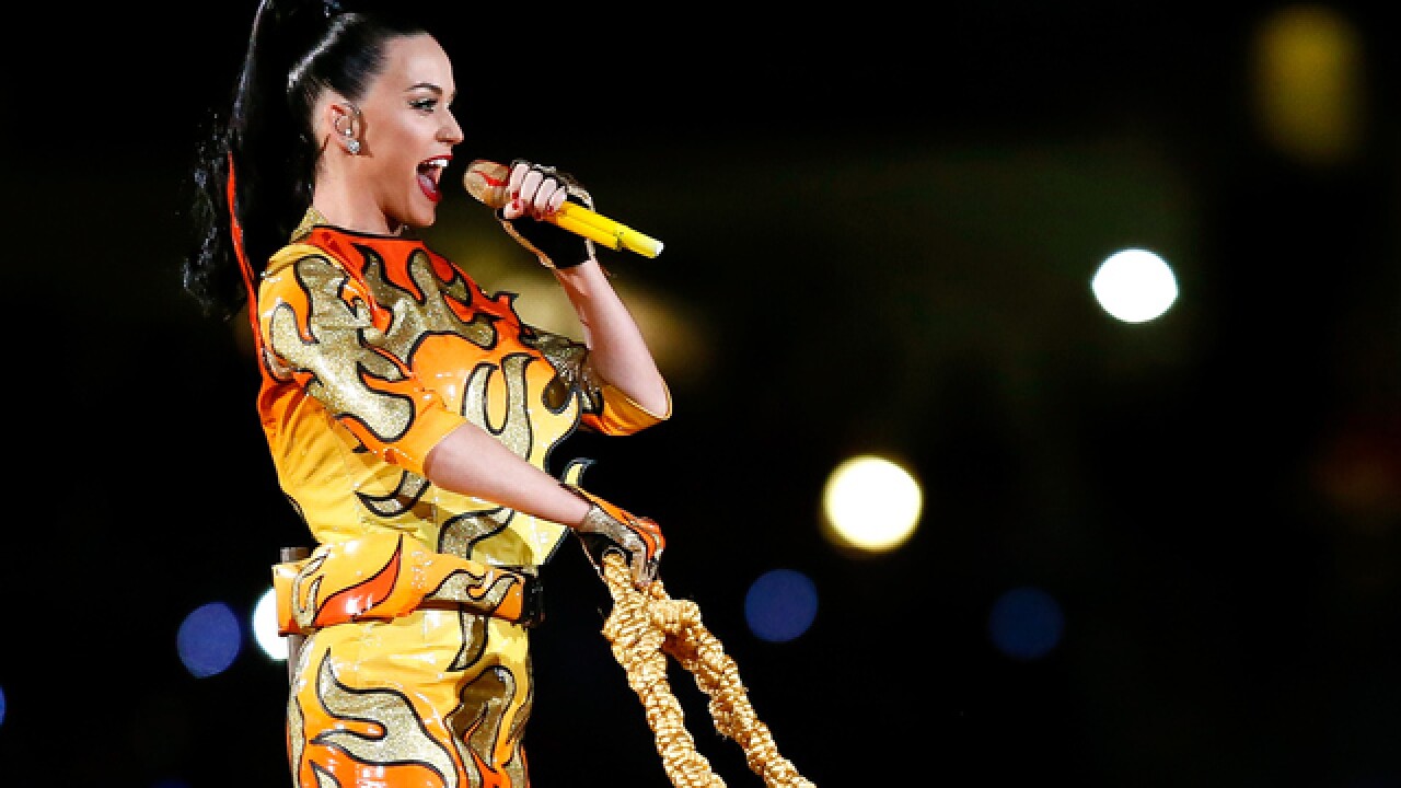 Katy Perry shines in halftime show (Feb 1, 2015)