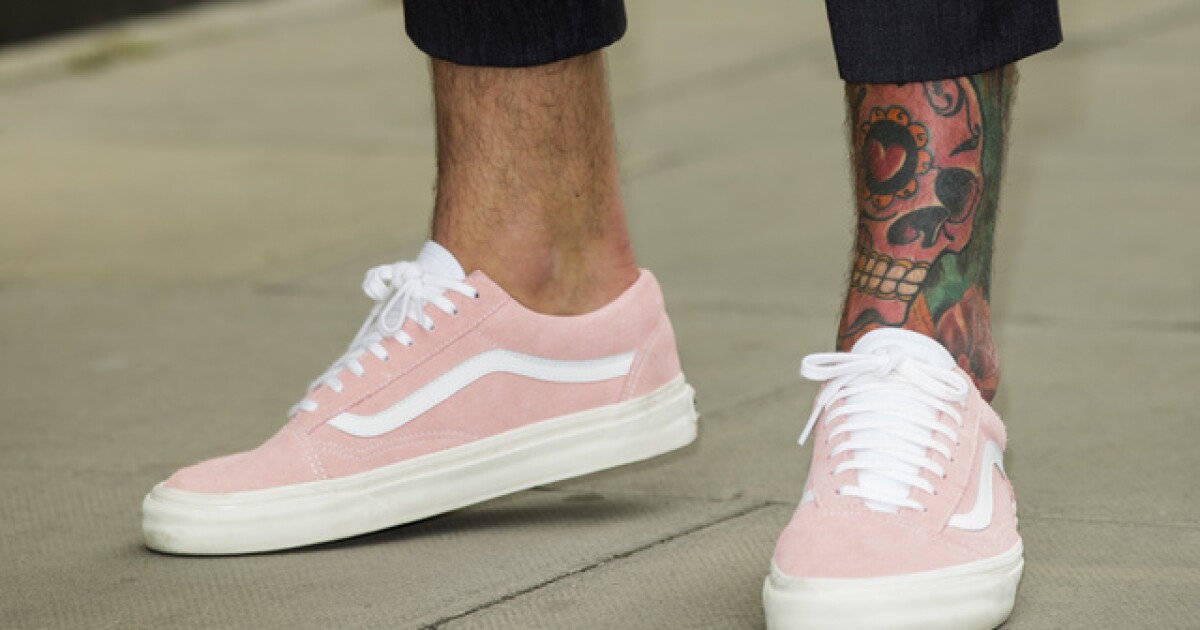 Another online debate: What color is this shoe? Another online debate: What color is this shoe?