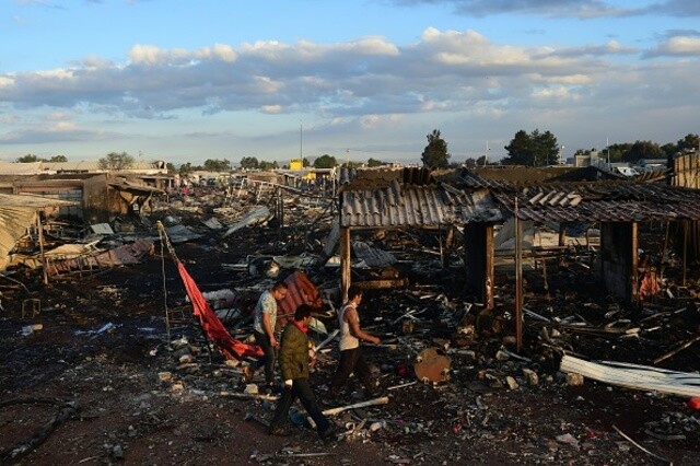 Blasts wipe out busy firework market in Mexico
