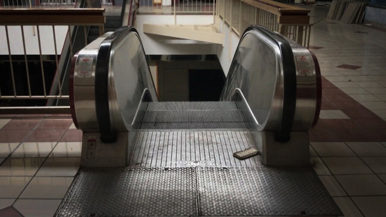 gallery eerie exclusive photos of abandoned metcalf south mall