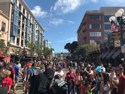 comic-con crowd.jpg