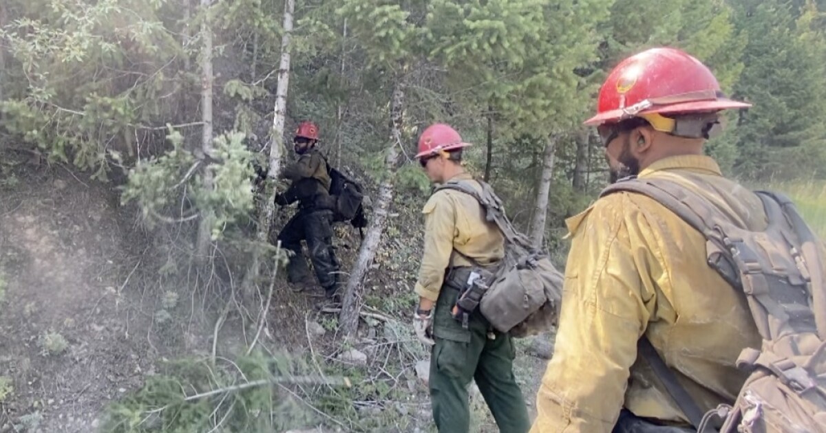 Evacuation order expands to more neighborhoods in path of Sand Creek fire