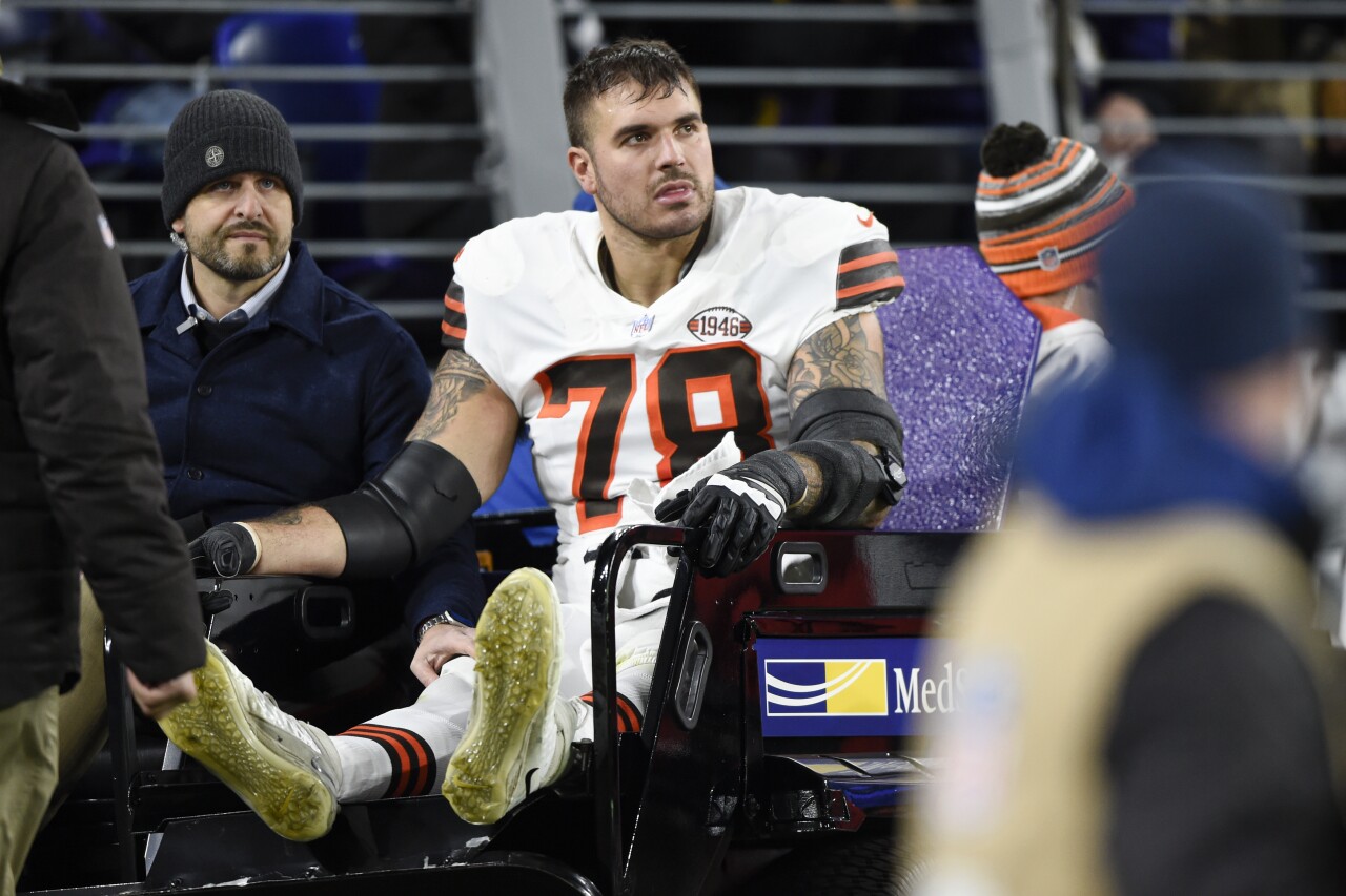 Jack Conklin knee injury 