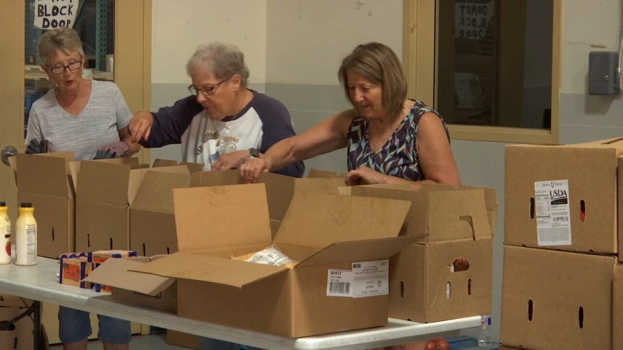 070721 FOOD BANK PACKING.jpg