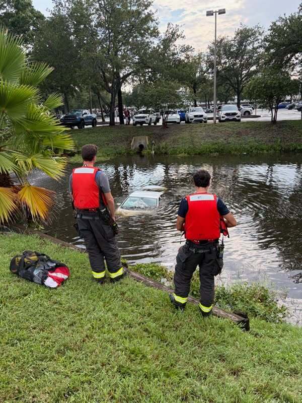 cpd car into water6.jpg
