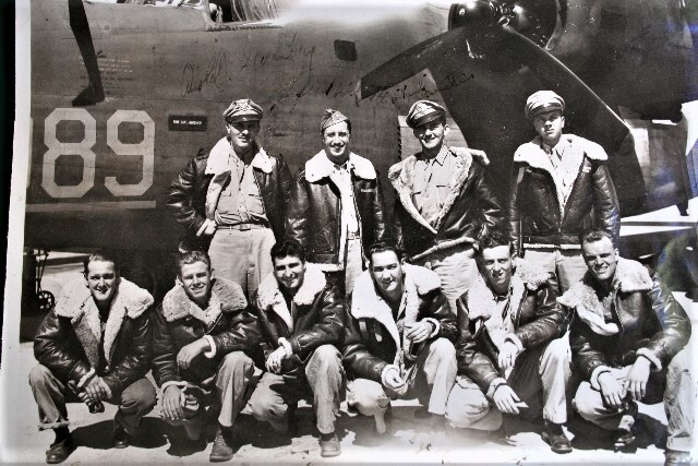 21 Crew of B-24J #42-100184.jpg