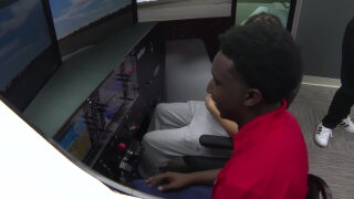 HU aviation students on simulator