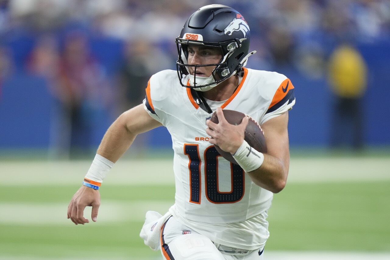 Broncos Colts Football