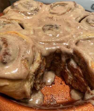 Vegan Gingerbread Cinnamon Rolls