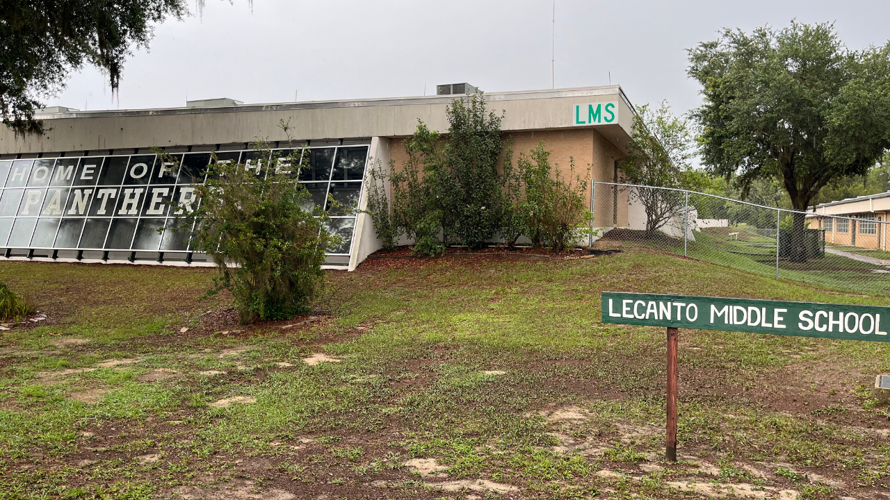 Lecanto middle schooler praying for beloved SRO who was hit while directing traffic