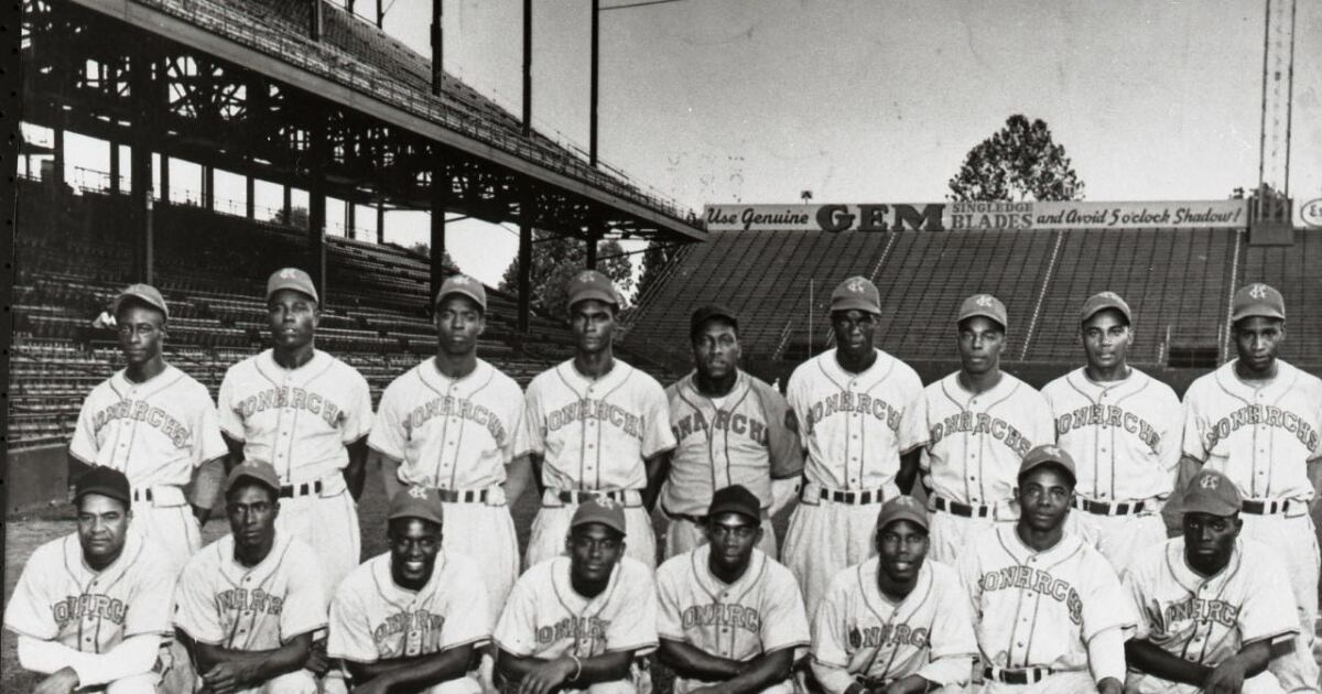 JACKIE ROBINSON 8X10 PHOTO KANSAS CITY MONARCHS BASEBALL PICTURE NEGRO