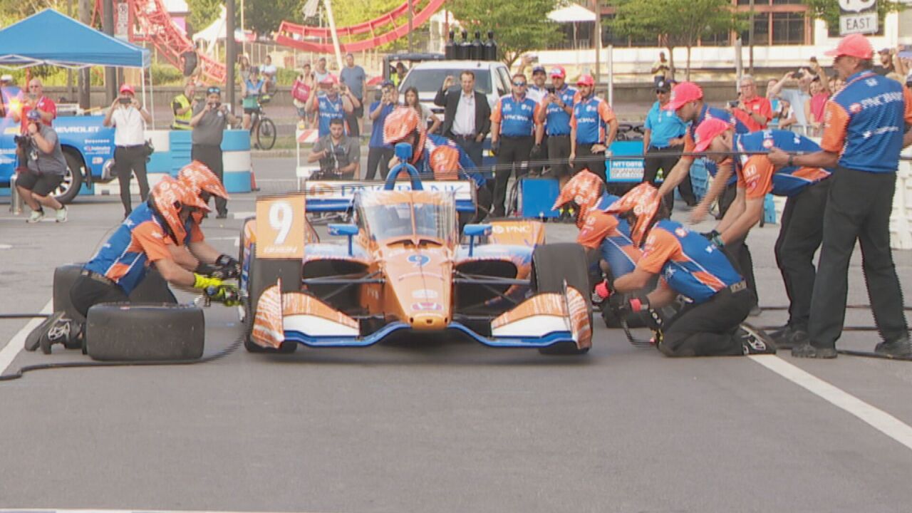 AM AMELIA VO- Grand Prix Fanfest Begins_frame_891.jpeg