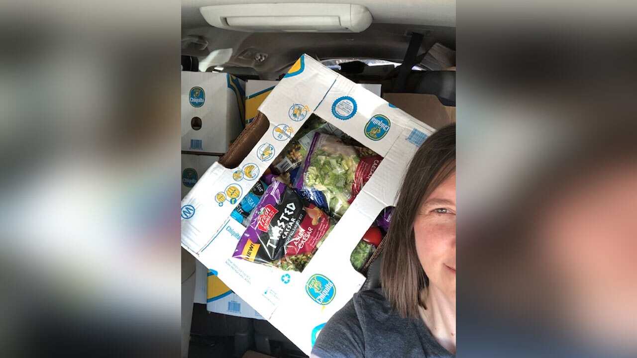 Heather-Brooke-distributes-unused-food-from-restaurants-to-people-in-need.jpg