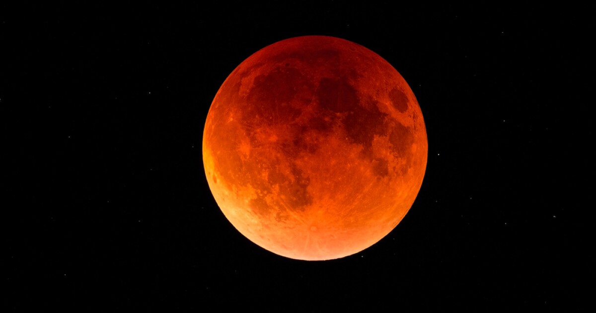 Sun, moon, Earth— and math— come out to play for total lunar eclipse!