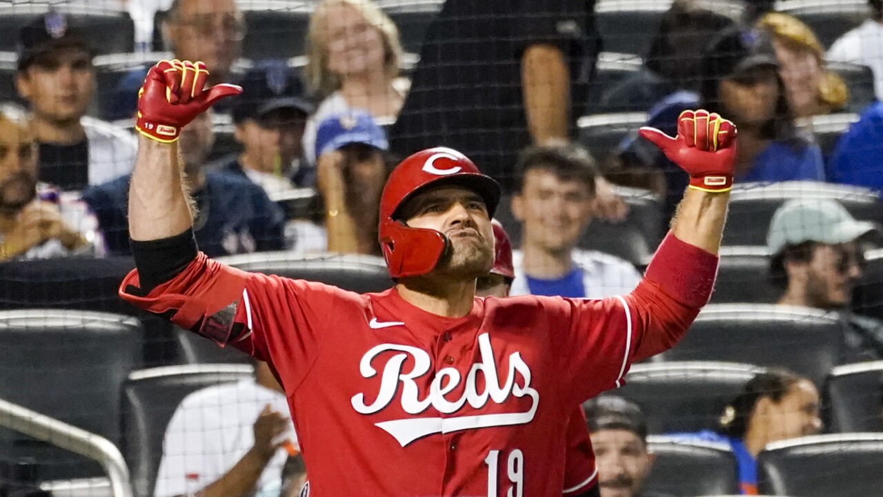 Reds slugger Joey Votto hits home runs in 7 straight games