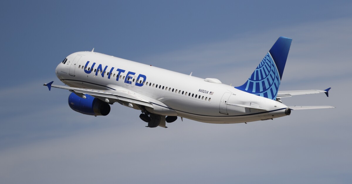 Η United Airlines αρνείται ότι άλλαξε αυθαίρετα το όνομα του αεροδρομίου Τραμπ