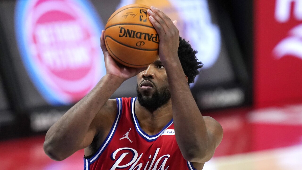 Joel Embiid hits late free throws, 76ers beat Pistons