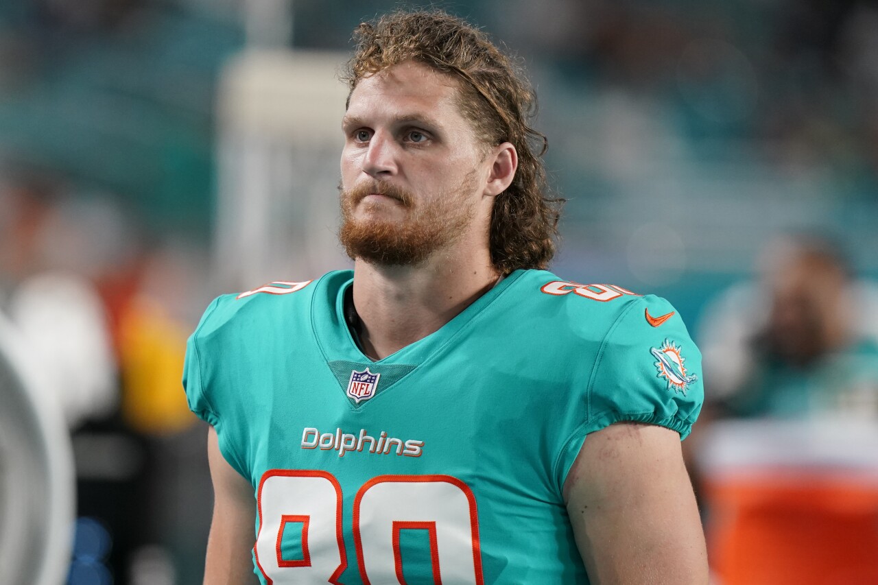 Miami Dolphins tight end Adam Shaheen on sideline vs. Atlanta Falcons in 2021