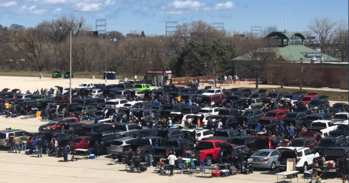 Thousands without power as strong winds rock SE Wisconsin