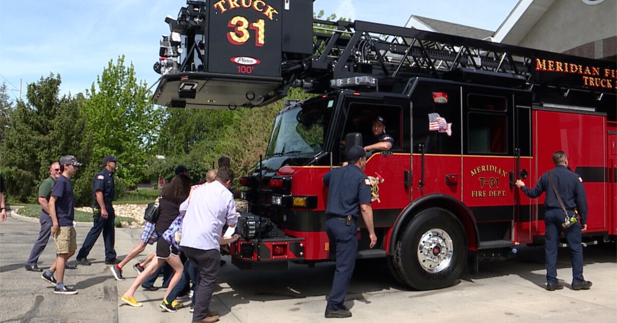 Meridian residents turn out to back new fire engine into its new home