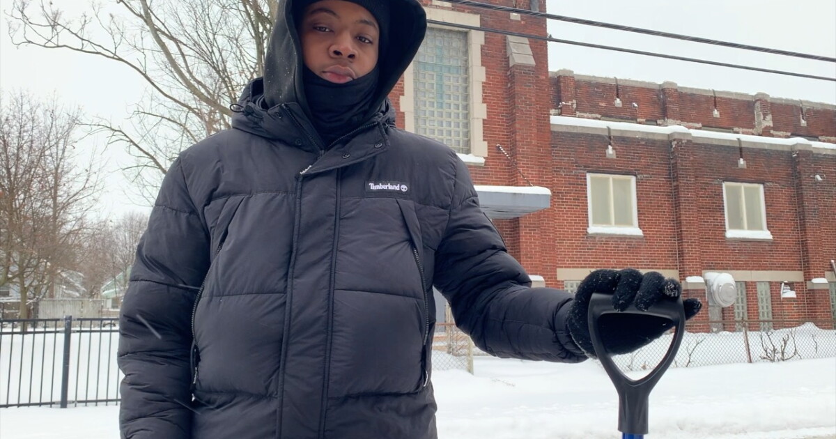 Community effort to help dig out from snow and shelter those in need - Vimarsana News
