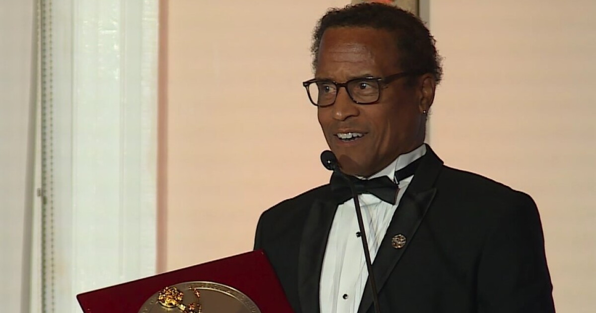 Kurt Williams honored for over 25 years in television as an anchor & reporter - Vimarsana News