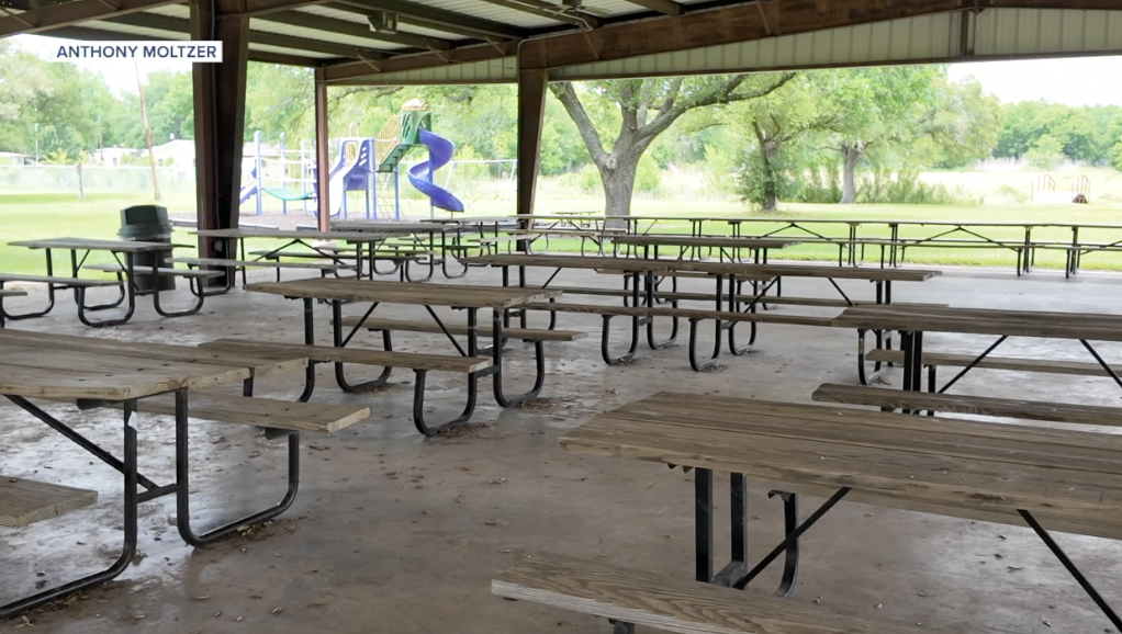Snook community members clean up city park pavilion after photos of trash spread online