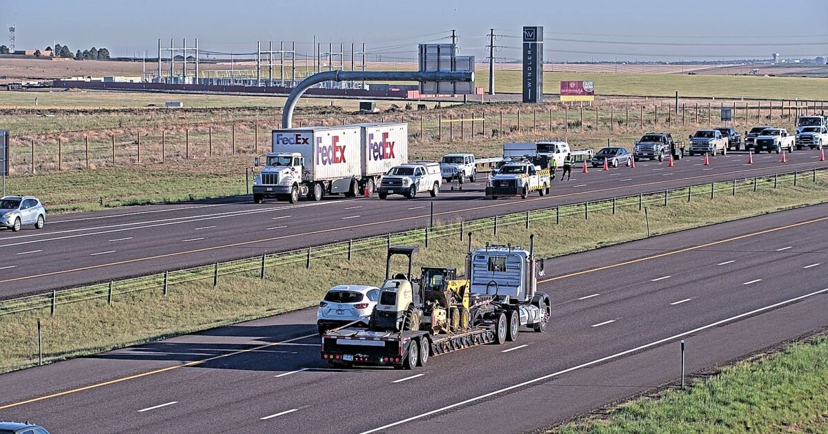Pedestrian dies after hit by car on southbound E-470, Aurora police say