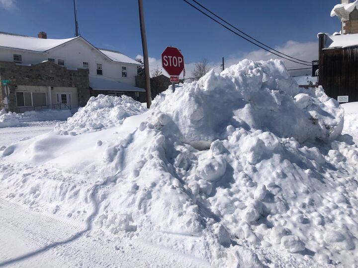 Snow stop sign 