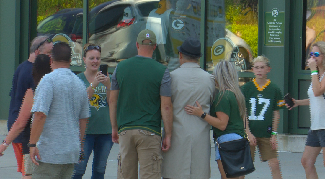'Lombardi Look-alike': Man dresses up as his idol Vince Lombardi