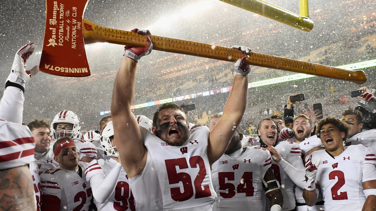 Badgers Take Back Axe In Snowy 38 17 Win Vs Gophers