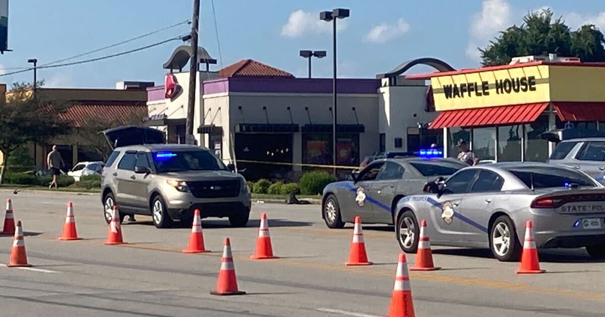 KSP Multiple people injured after car crashes into Frankfort Taco Bell