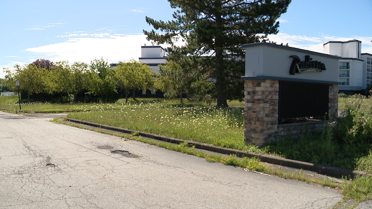 RADISSON SIGN.jpg
