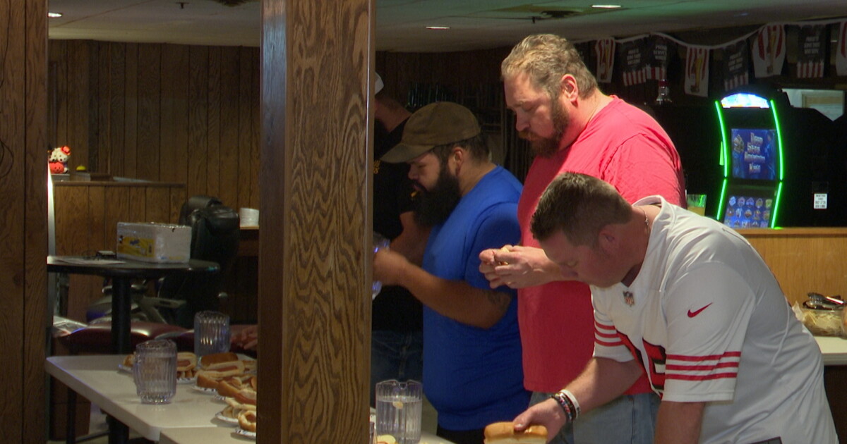 American Legion hosts hot dog eating contest to benefit nonprofit for veterans - Vimarsana News