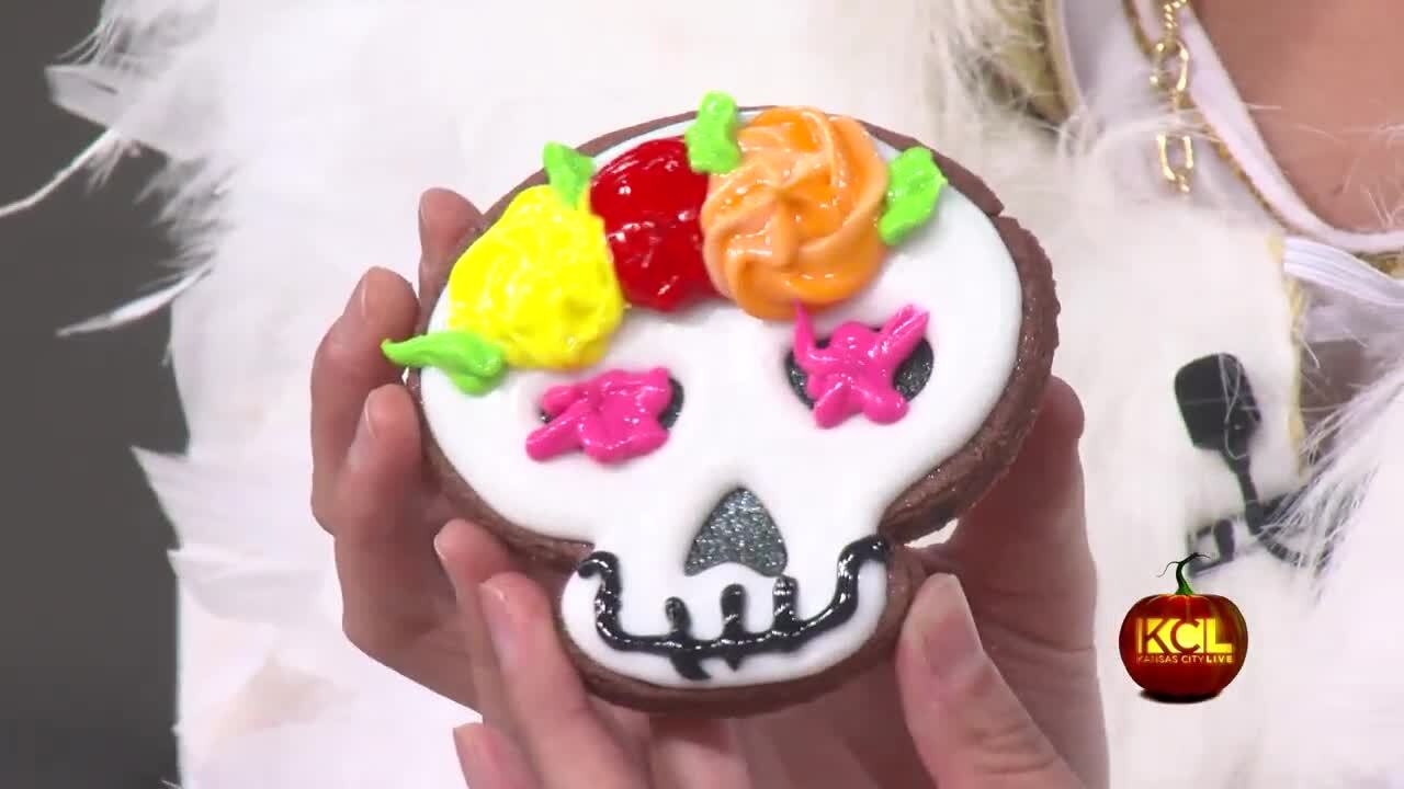 Custom Halloween cookies with Hello Sugar