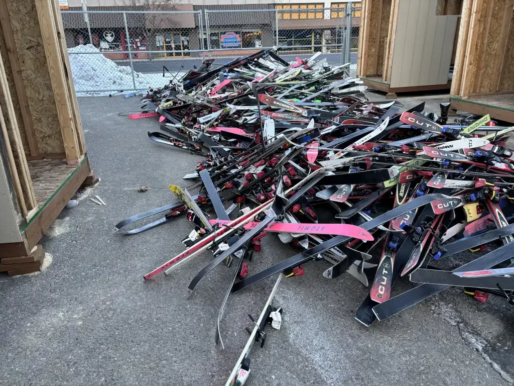 ski_pile-1024x768.jpg