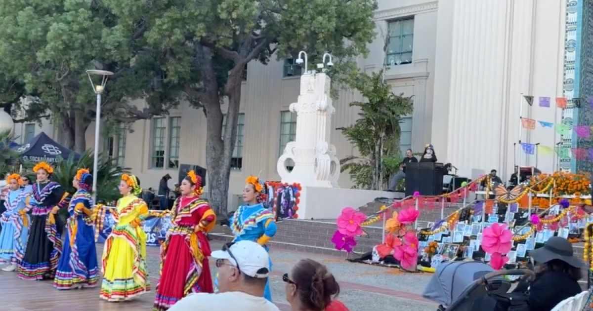 Dia de Muertos celebration brings hundreds to downtown San Diego
