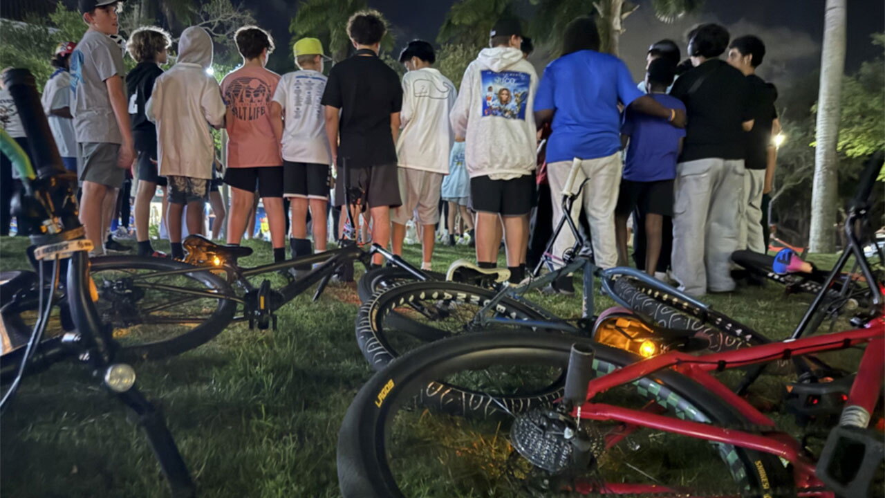 Friends, family gather to raise money for family of teen killed in e
