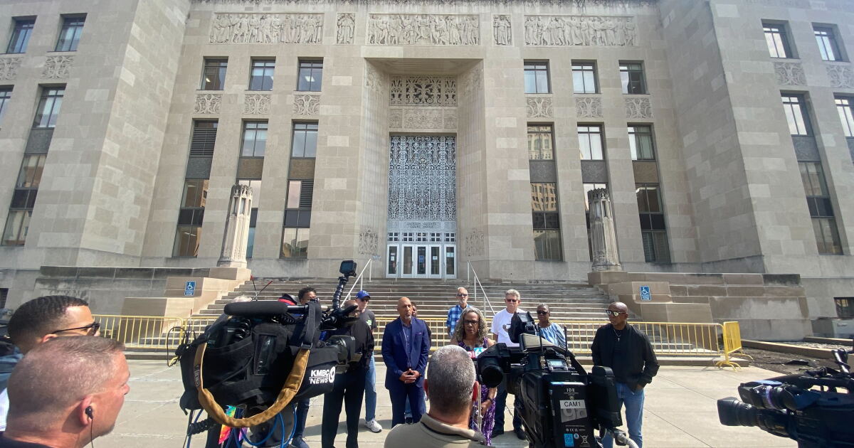 KC-area faith leaders denounce possible pardon for KCPD Det. DeValkenaere - Vimarsana News