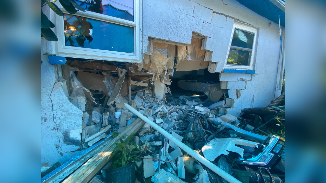 car crashes into home 2 WFTS SARAH.png