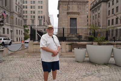 Emmerich in front of the Battle Monument
