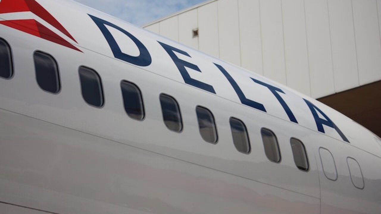 Delta flight incident: 3 people hurt when passenger tries to enter cockpit